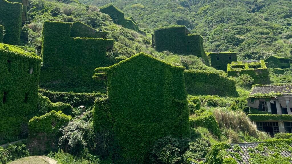 China’s Abandoned Village Houtouwan